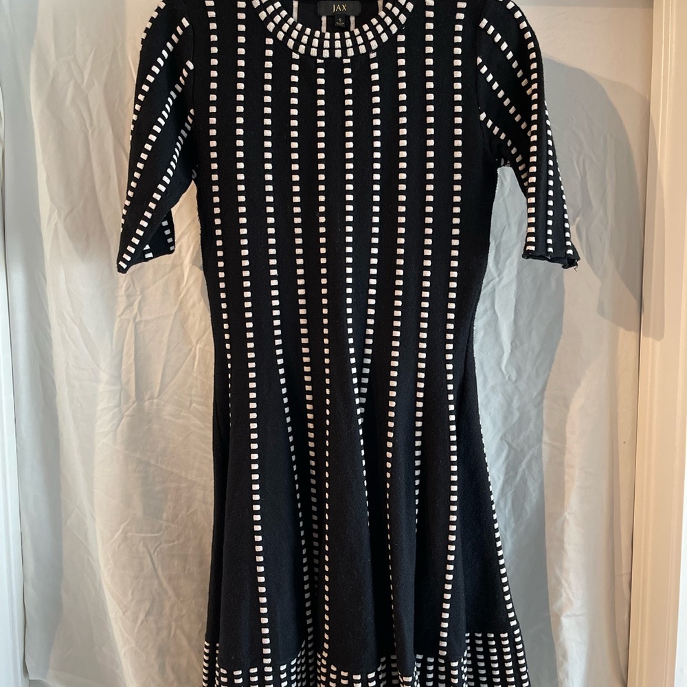 Beautiful Black and White Thick Sweater Dress w/ flared bottom